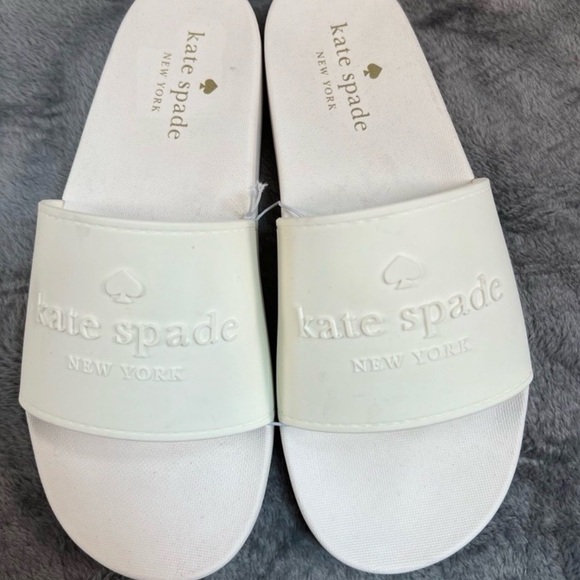 NWOB Kate Spade Sunny Slides Womens Sz 10 White Logo Sandal Beach Pool Slip On - Picture 2 of 6